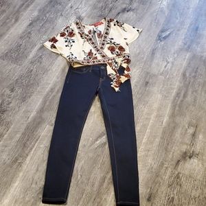 🌻🎀 Adorable floral shirt
